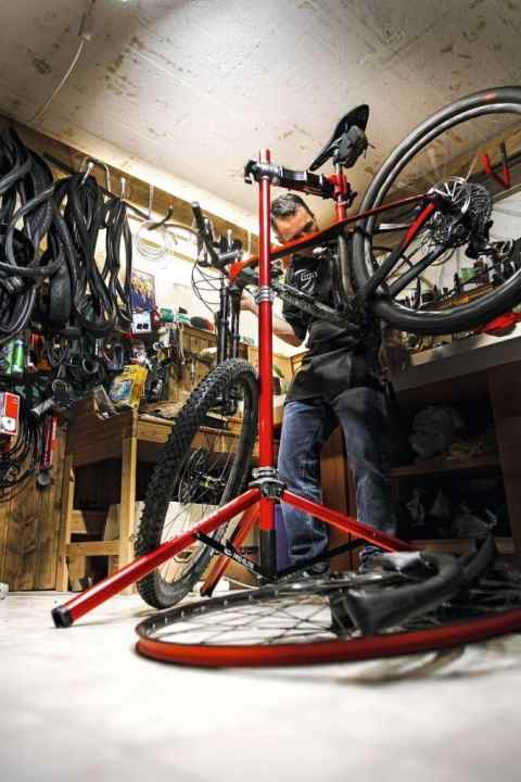   Mechaniker machen Bike-Shops mit ihren Fähigkeiten plötzlich systemrelevant.