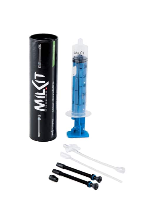   Im <a href="https://www.awin1.com/cread.php?awinmid=11768&awinaffid=471469&clickref=B+Milkit+Tubeless+Conversion+Kit&ued=https%3A%2F%2Fwww.rosebikes.de%2Fmilkit-compact-tubeless-ventil-und-nachfullsystem-2673820" target="_blank" rel="noopener noreferrer nofollow">Milkit Tubeless Conversion Kit</a> * ist alles enthalten, was für die Tubeless-Montage notwendig ist. 