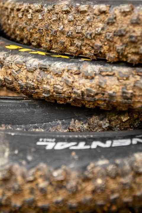   Continental Cross King, Maxxis Ardent und Schwalbe Nobby Nic: die beliebtesten Allround-Reifen in zwei Preisklassen mussten sich unserem Testprozedere stellen.