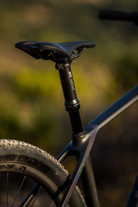   Joint development by DT Swiss and Canyon: the D 232 dropper post with 60 millimetre drop, which comes as standard on some Exceed models.