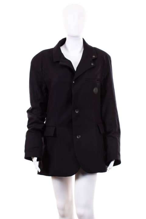 <a href="http://www.lightweight.info/" target="_blank" rel="noopener noreferrer nofollow">Lightweight</a>  Stadtwandler Sakko / Business Jacket   Einknöpfbarer Windschutz, hoher Kragen, Daumenschlaufen, Stretch-Material an Schultern und Achseln: Fahrrad-spezifische Details machen die Lightweight-typisch hochwertige Jacke besonders.  Jury Statement: Diese Kombination aus Fashion und Funktion ist eine hervorragende und gern gesehene Ergänzung für die Garderobe des urbanen Radfahrers. Die Jacke ist sehr gut verarbeitet, leicht und überzeugt durch viele pfiffige Details.