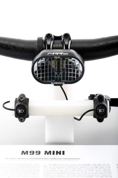 <a href="http://www.supernova-lights.com/" target="_blank" rel="noopener noreferrer nofollow">Supernova</a> M99 Mini e-bike headlight Jury statement: Conventional headlights are often inadequate for fast pedelec riders. The high beam function of the Supernova M99 Mini provides a remedy here and is therefore a real step forward, while the remote control also provides an ergonomic advantage. The design is also very smart with the integration of the horn into the brake lever.