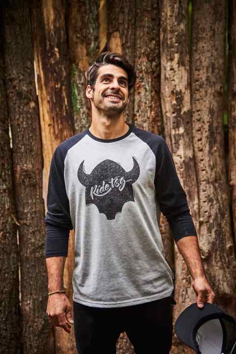   Amir Kabbani (31) – ehemals bester deutscher Slopestyler. Mittlerweile hat Amir der FMB World Tour den Rücken gekehrt