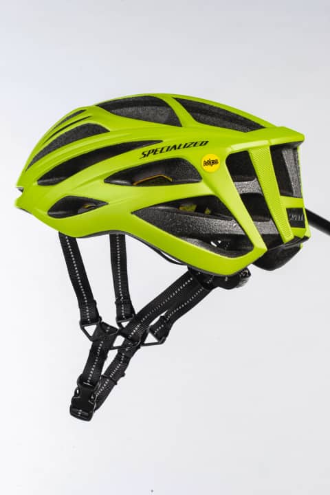 Zwischen 213 und 370 Gramm wiegen die zwölf windschnittigen MTB-Helme, die wir auf unserem eigenen Prüfstand im BIKE-Labor getestet haben. Im Bild der Specialized Echelos II MIPS für 90 Euro.