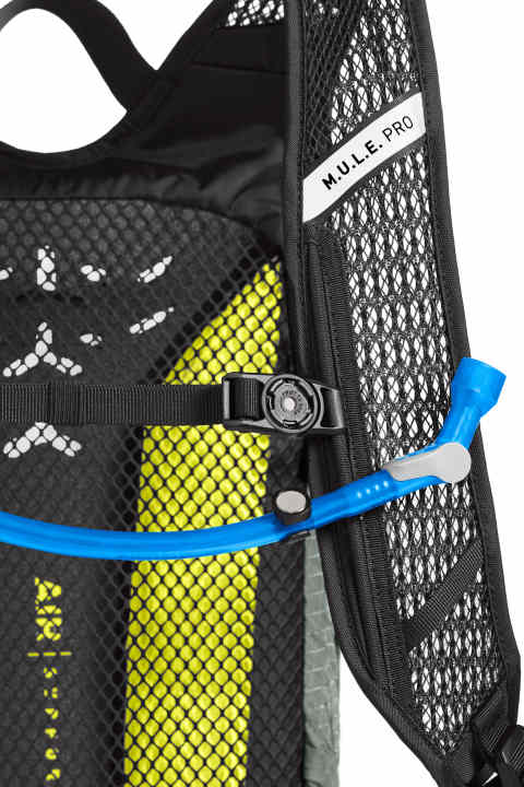 Practical: the magnetic hose holder on the top clip fastener.