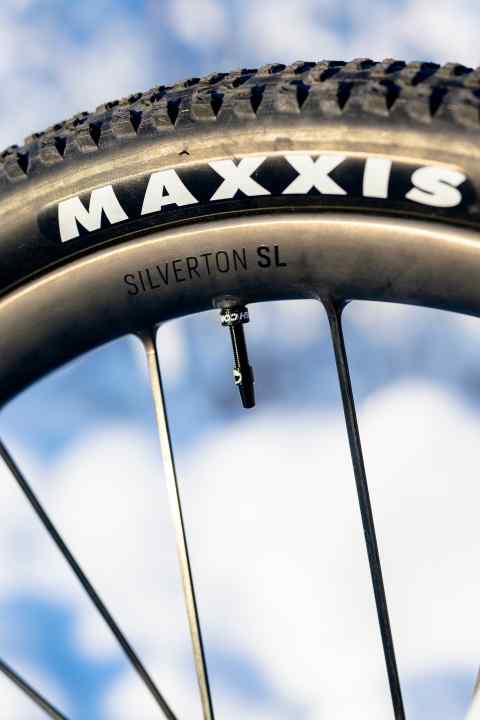   Im Inneren der Maxxis-Reifen soll die Pannenschutzeinlage von Cushcore Reifendefekte verhindern.