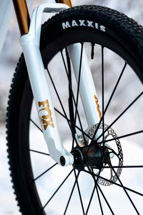   The Syncros carbon wheels have been upgraded with CeramicSpeed bearings.