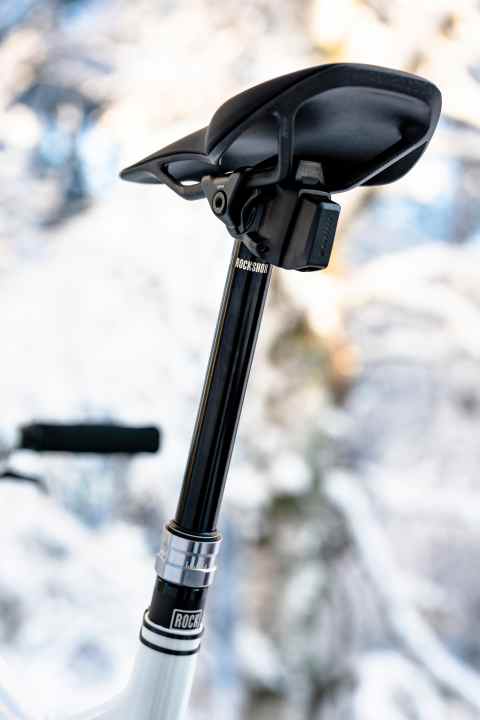   The heaviest, but most trail-ready setup: The Reverb AXS dropper post with the Syncros Belcarra R SL saddle.