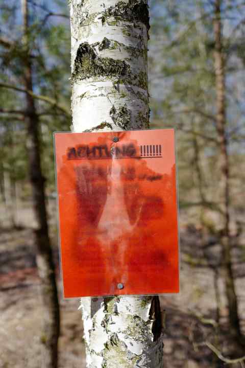   Der verwaschene Warnhinweis, der Übermütige einbremsen soll,  stammt noch aus illegalen Zeiten.