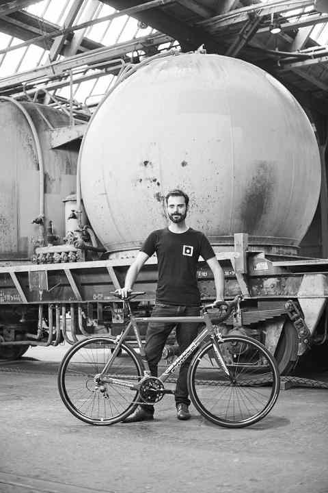   Co-author Matthijs Gerrits with an aluminium classic, the Cannondale CAAD.