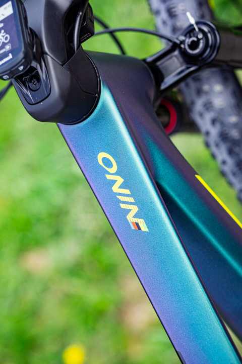   A neat lettering on the frame is of course part of the profile life.