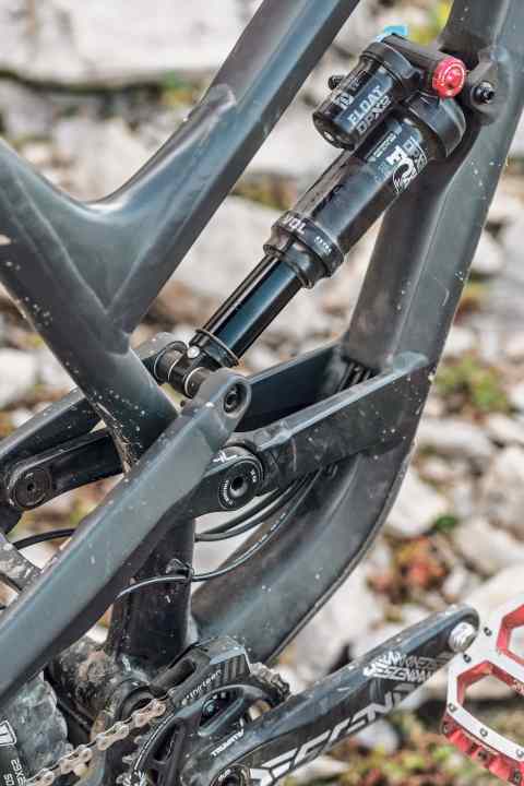   It's amazing how much comfort the rear squeezes out of the thin shock of the aluminium Capra.
