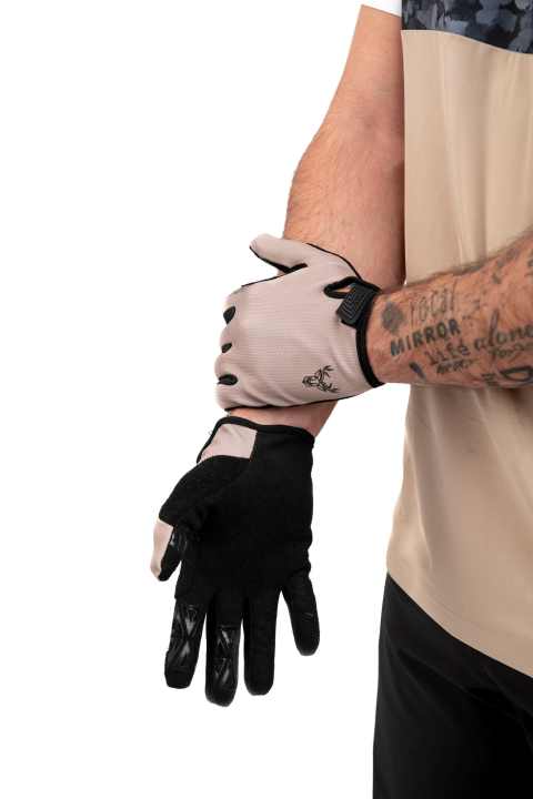   Um den Animoz-Style abzurunden, haben die Franzosen passende Handschuhe im Programm.