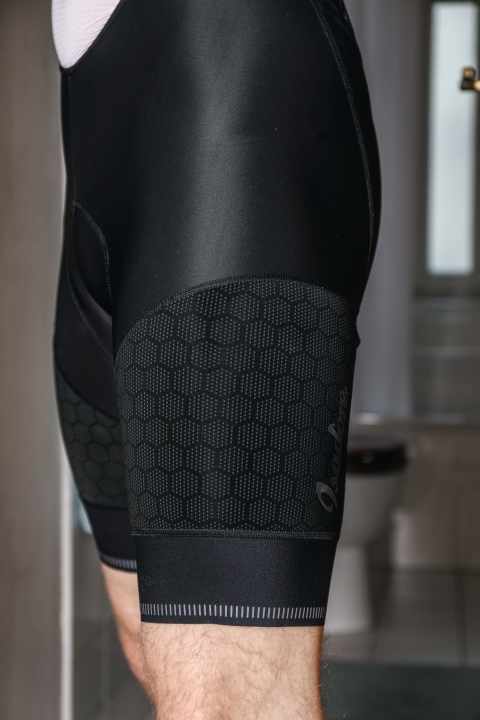 Isadore and Sportful are equipped with abrasion-resistant Cordura materials. This protects the trousers and thighs when in contact with the ground off-road or on the road.