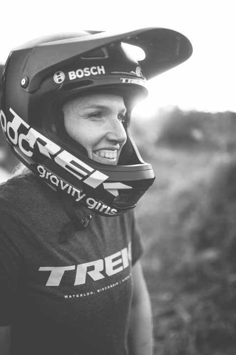   Kathi Kuypers Team-Rider Trek: Die Oberbayerin ist die einzige deutsche FMB-Slope­stylerin. Doch Kathi liebt nicht nur Sprünge, sondern auch Touren – ob mit Motorunterstützung oder ohne.