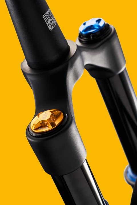   Öhnlins manufactures the fork crown and steerer from a single part.