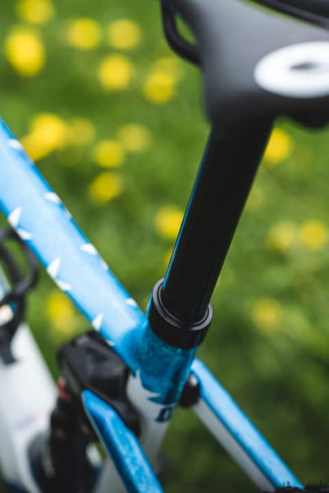   Im Sitzrohr integriert steckt eine ovale RAD (Race Application Dropper) Vario-Sattelstütze mit 80 Millimetern Hub.