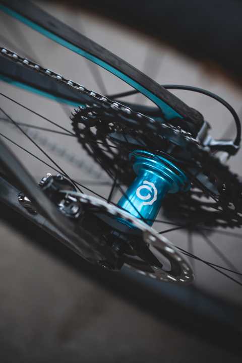 The remarkably loud whirring freewheel of the Industry Nine hubs lets the competition know who is pushing from behind.