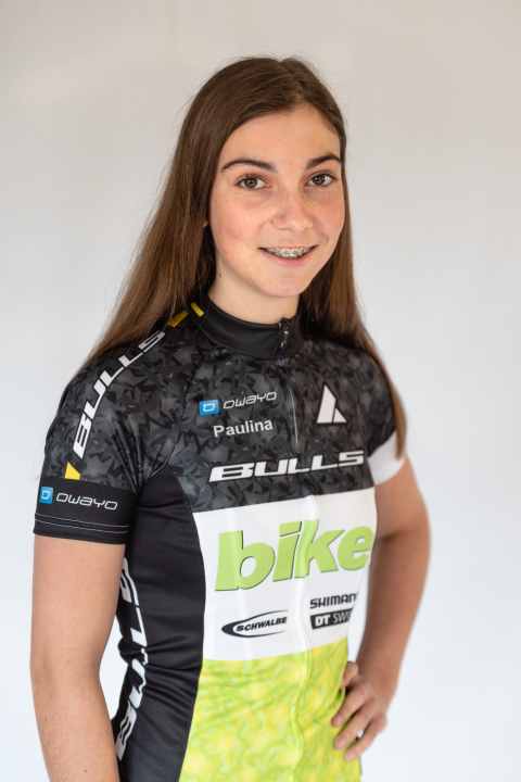   Paulina Lange kommt aus Münsingen und startet im ersten Jahr der Klasse  U17. Bereits in der Saison 2021 sah man Paulina regelmäßig bei allen Rennen der Bundesnachwuchssichtung auf dem Podest.