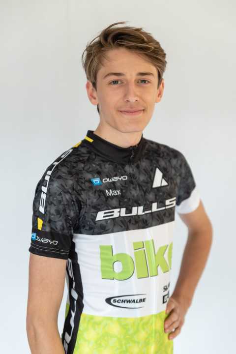   Wie Paulina startet auch Max Ebrecht im ersten Jahr U17. Max kommt aus München und konnte schon als U15-Fahrer in der Saison 2021 ein XCO-Sichtungsrennen gewinnen.
