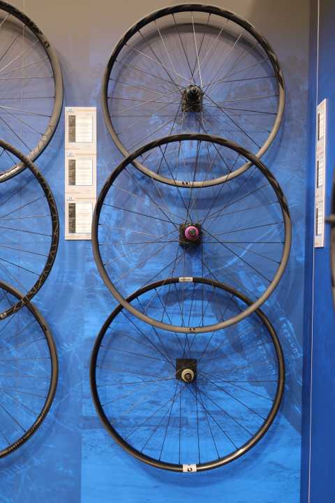 Die neuen Trail-Laufräder von Reynolds in der Blacklabel-Pro-Version (oben), der Blacklabel-Expert-Version (Mitte) und als TR-Modell (unten).