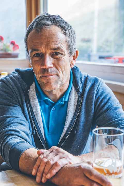 Christian Wittwer führt die Tuoi-Hütte seit sieben Jahren. Der gelernte Förster sattelte erst zum Bergführer um, bevor er schließlich Hüttenwirt auf der Tuoi wurde.