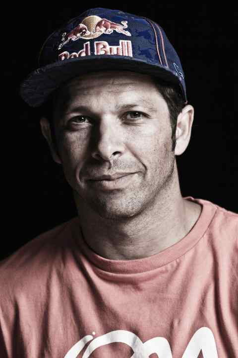 "Compared to skiing or bigwave surfing events, very little has happened in 24 years of Rampage," says Tarek Rasouli. Tarek knows the dangers of the sport: he broke his first lumbar vertebra during a stunt in 2002 and has been paralysed ever since.