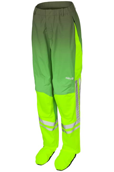 The trousers have small flaps that protect the shoes from getting wet. Both parts are extensively equipped with reflective material for high visibility.