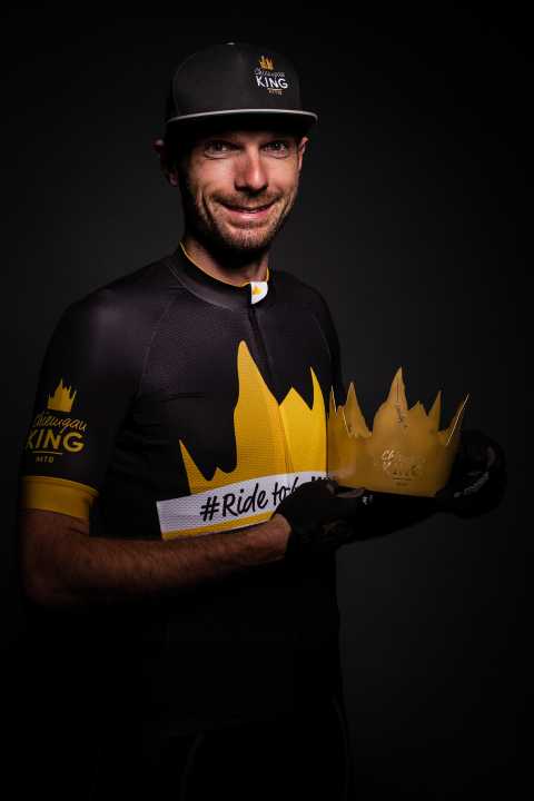 Wer die Strecke des Chiemgau King an einem Tag schafft, bekommt die Goldene Krone. Andi Huber (Foto) hatte sich die Challenge vor ein paar Jahren inspiriert von den Stoneman-Trails ausgedacht. Jetzt ist der Chiemgau-King Teil der Mountainbike Challenge-Serie.