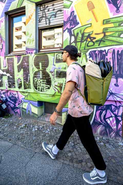 Deuter has also thought about the helmet compartment in the Xberg. Sure, where to put your helmet when you park your bike somewhere.