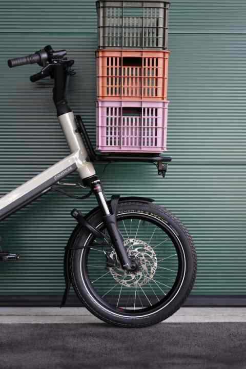 The Suntour Mobie 34 20-inch suspension fork with 70 mm travel has been specially developed for cargo use.