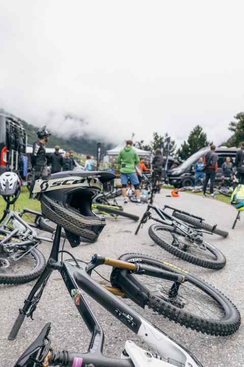 Aufbrauchstimmung am Samstag Morgen, die Bikes können es kaum erwarten.
