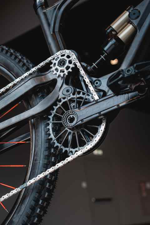 The True BC Knuth relies on 135 millimetres of suspension travel from a high-pivot rear triangle with chain deflection.