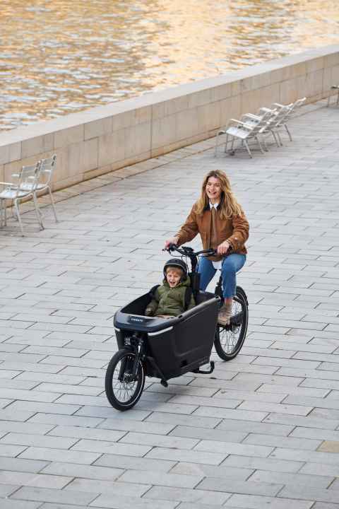 The Cargo One’s Cargobox can hold all sorts of things: furniture, pets, shopping… And if your child doesn’t feel like riding along, they can be carried up front.