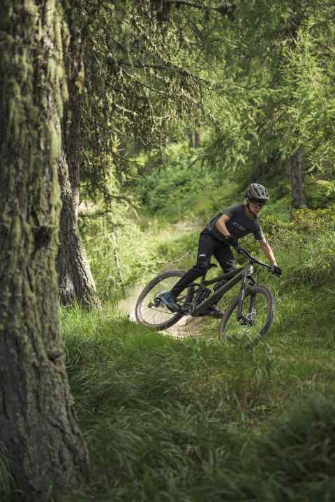 With the right bike, children and teenagers become trail robbers. Practise early!