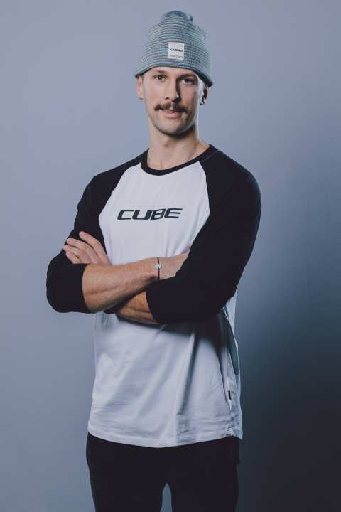 Max Hartenstern has been the dominant German downhiller for years. In 2023, he finished in the top 15 several times in the World Cup.