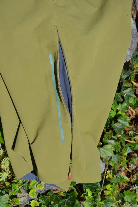 The leg can be opened 3/4 and is backed with a mesh - ahhhh fresh air ....