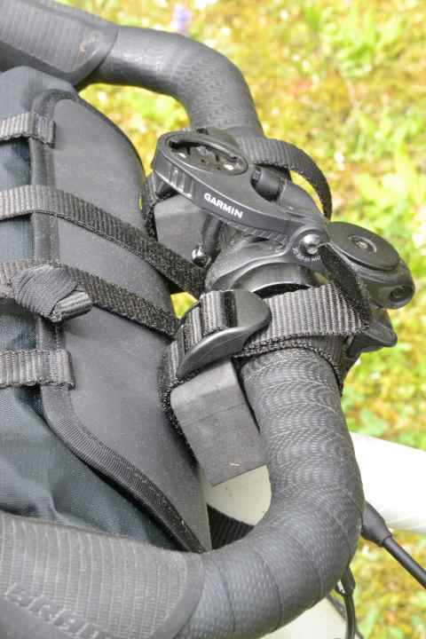 Spacer aus Moosgummi sorgen für den richtigen Abstand zum Lenker.