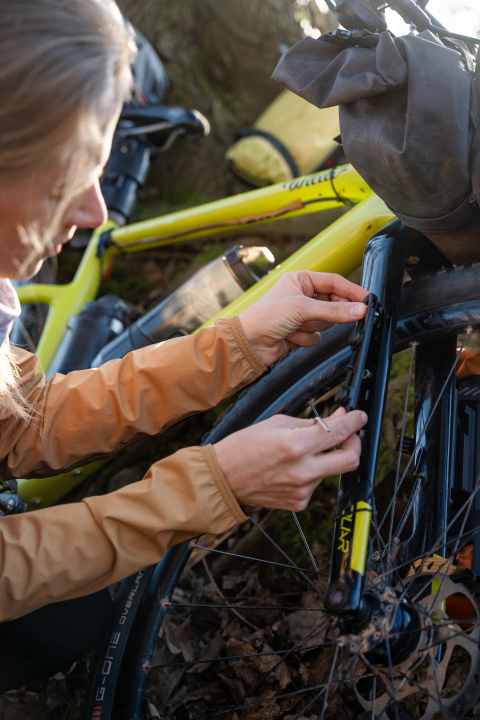 Fidlock TWIST vario base für flexible Befestigungen zum Beispiel an der Gabel. | Foto Fidlock