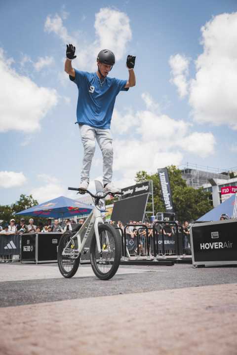 Mit diesem Trick wurde sein Cousin Fabio zum Superstar. Gabriel kann ihn auch wie aus dem FF. | Foto. Dave Mackison