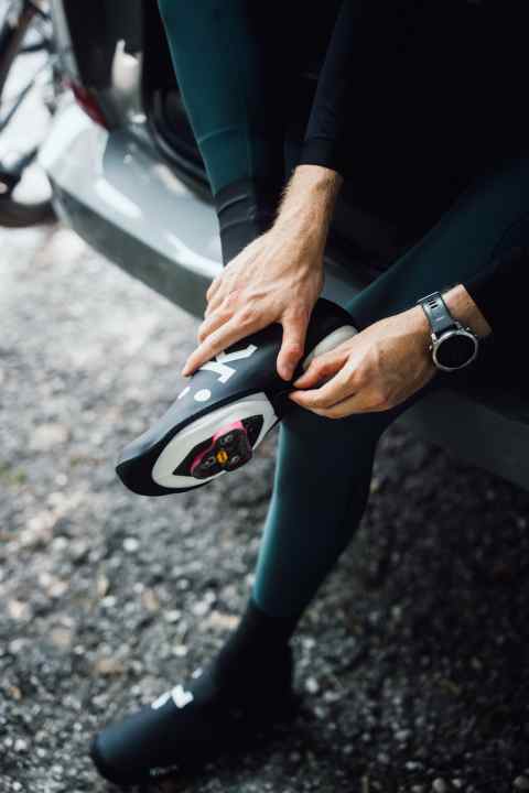 The toe and sole areas have been additionally reinforced to prevent them from wearing out too quickly when walking