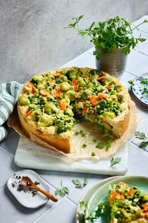 Cakes don't always have to be sweet and unhealthy. With seasonal vegetables, this form is a powerful source of energy.