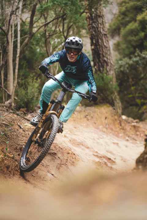 Fox Federgabeln kommen aktuell noch ohne elektronische Steuerung. im Test griffen wir auf eine konventionelle Float 36 Factory zurück.