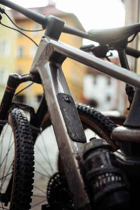 The new carbon frame of the Focus Raven has a storage compartment above the bottle cage mount on the down tube.