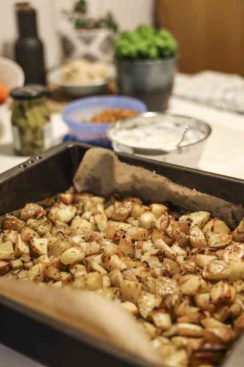 Wer das Bedürfnis hat seinen Zeitplan zu optimieren, sollte beobachten, wie viel Zeit wöchentlich für die Zubereitung von Essen genutzt wird. Anschließend kann entschieden werden, ob und wie sich Meal-Prep lohnt.