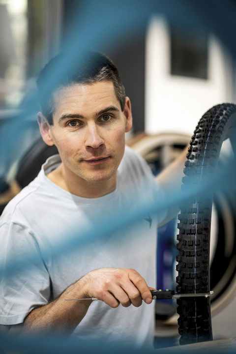 Robert Mennen ist Produkt Manager Bikereifen bei Schwalbe