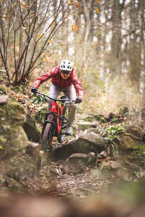 The Gasgas MXC 6 offers impressive riding safety on demanding descents.