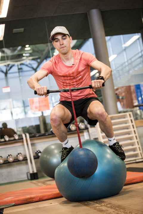 Der frisch gebackene Worldcup-Gesamtsieger Luca Schwarzbauer setzt den Fokus auf Balance und Koordination.