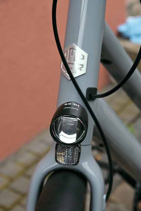 Zuverlässige Technik: die Busch & Müller-Frontleuchte IQ-XS am Ampler.