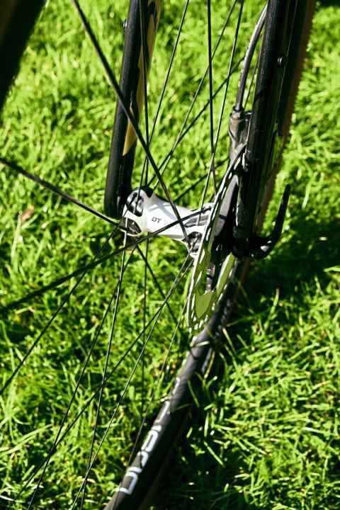 Like others, Conway relies on system wheels from DT Swiss: stable, fast, light. Shortcoming: If a spoke breaks, this exact spoke has to be replaced.